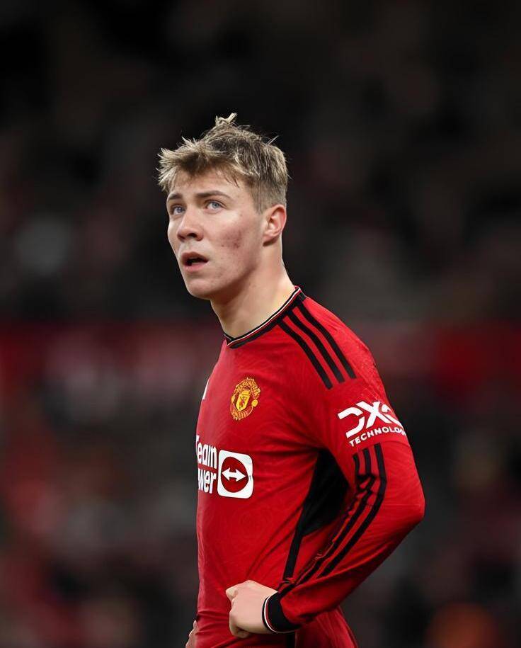 那不勒斯仍与曼联就霍伊伦未来进行谈判，球员本人表示：愿意加盟